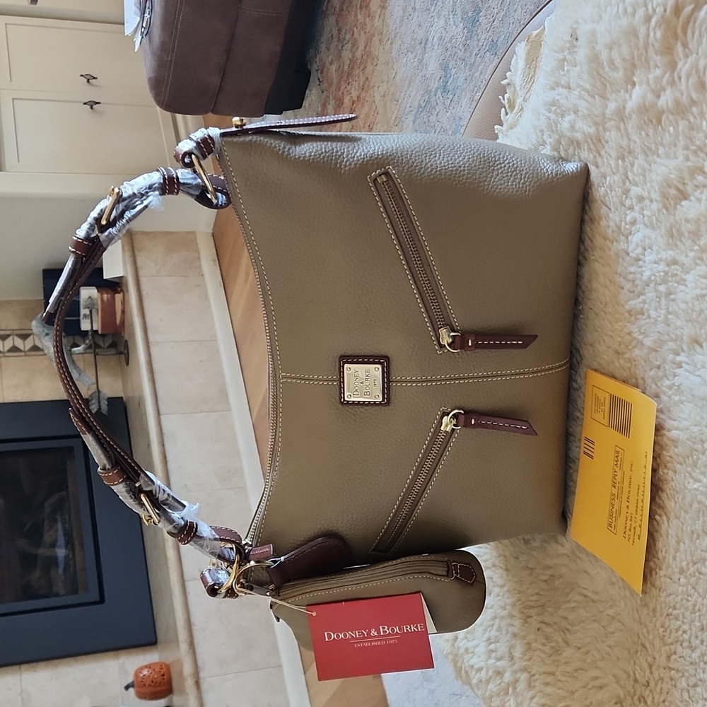 NWT Dooney & Bourke Taupe Mary Bag with Wallet and Key Ring 🐎🤎